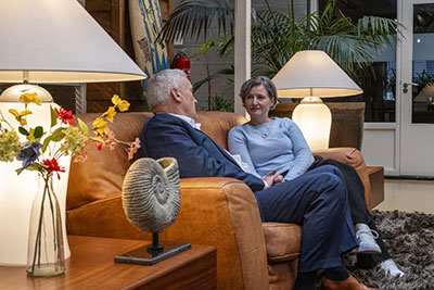 JH79873-Job-Hendriks-scaled Financieel adviseur van Your Financials in gesprek met klant